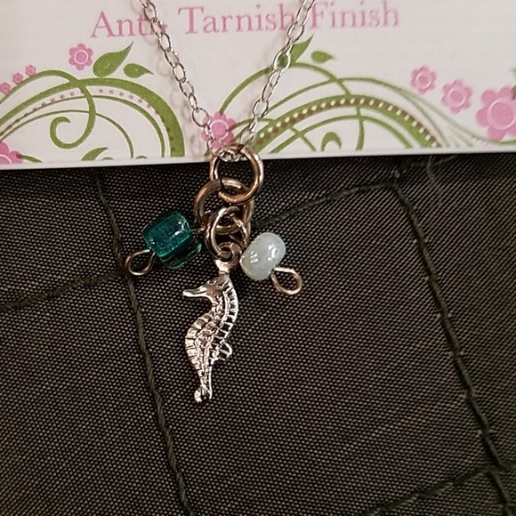 Seahorse necklace - Picture 2 of 3